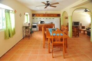 Dining - Bright, airy apartment, private balcony close to beach, 4 blks to town sqyare (Puerto Morelos)