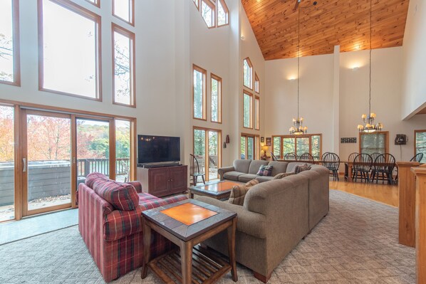 Smart TV, fireplace, DVD player