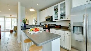 Refrigerador, microondas, horno y lavavajillas 