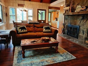 Smart-TV, Kamin, Tischfußball, Tischtennisplatte