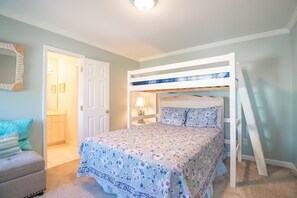 5 bedrooms, desk, iron/ironing board, free WiFi