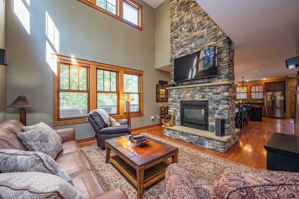 Smart TV, fireplace, DVD player, stereo