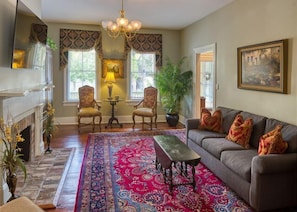Smart TV, offices - The Washington Square Mansion (Savannah)