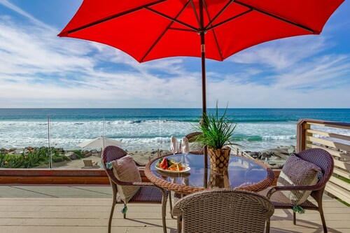 Yläyksikkö Beachfront Duplex, suunnittelija sisustettu ja ilmastointi varustettu