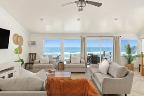 TV - Ultimate Coastal Getaway P913-1 (Oceanside)