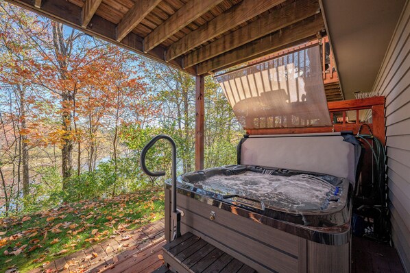 Terrace/patio - Lakefront Townhome w/ Sunrise Views & Hot Tub (McHenry)