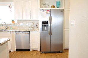 Interior - Happily Ever After: 3  BR, 2  BA House in Crystal Beach, Sleeps 12 (Bolivar Peninsula)