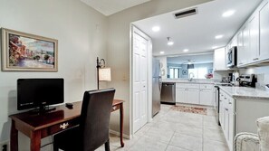 Jääkaappi, mikroaaltouuni, uuni, astianpesukone