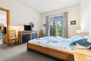 5 bedrooms, iron/ironing board, free WiFi, bed sheets