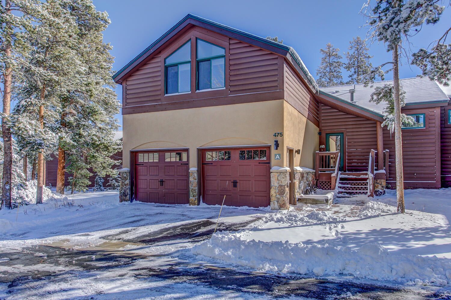 This home has 5 bedrooms and the ability to sleep 14! Plenty of space for everyone!