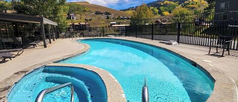 Piscine extérieure, piscine chauffée