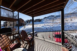 Property grounds - Charming condo on the free shuttle loop with a pool & hot tub! Great location! (Mt. Crested Butte)