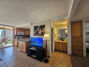 1 bedroom, iron/ironing board, WiFi, bed sheets - Beautiful Ocean and Outer Island Views! See Whales in season! (Lahaina)