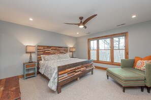 5 bedrooms, free WiFi, bed sheets