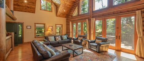 Smart-TV, Kamin, DVD-Player