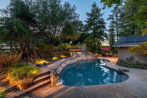 Fallen Tree Ranch ~ Perhepato! 3 hehtaarin viinimaassa uima-allas 