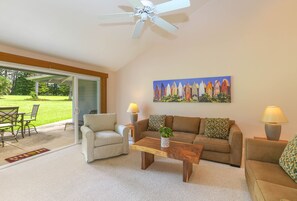 Fernseher, DVD-Player, Bücher