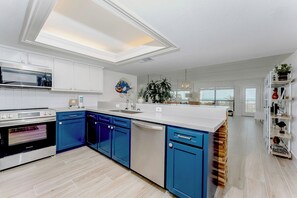 冷蔵庫、電子レンジ、コンロ、食器洗い機