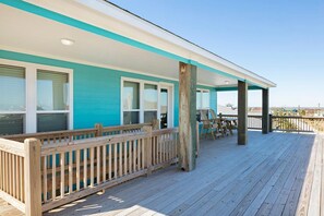 Terrace/patio - The Flight Deck: 4  BR, 3  BA House in Port Bolivar, Sleeps 12 (Port Bolivar)