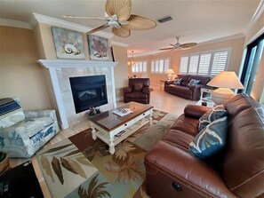 TV, DVD player - Bayview Condo H - Anna Maria Island - Condo 2 Bedroom/ 2 Bath bay view, maximum occupancy of 4 people. (Bradenton Beach)