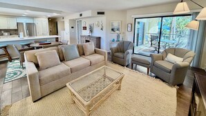Living area - Soak up the Florida sunshine in this spacious poolside condo with views of the ocean. (Saint Augustine)