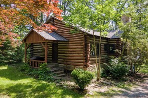Exterior - Cozy Dog Friendly Cabin w/ Hot Tub & Lake Access (Oakland)