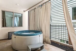 Indoor spa tub