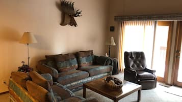 Televisión, chimenea y tenis de mesa