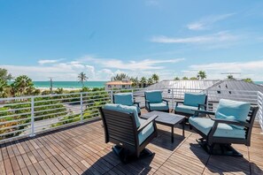 Terrace/patio - Beach Side Paradise-Beautiful luxury 6 bedrooms with amazing views, private pool (Bradenton Beach)