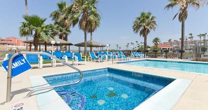 Gulfview II 101 - Quaint & bright;Waterpark nextdoor;Great amenities