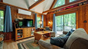 Smart TV, fireplace, DVD player