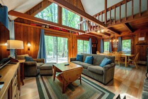 Smart TV, fireplace, DVD player