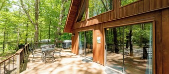 Woodsy Dog Friendly Retreat w/ Lake Access