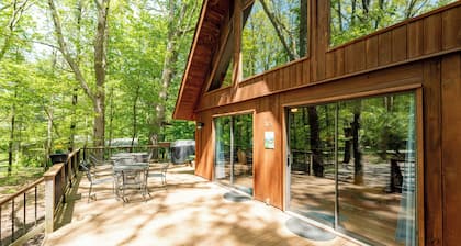 Woodsy Dog Friendly Retreat w/ Lake Access