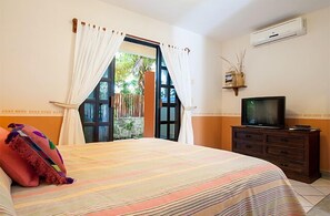 1 slaapkamer, een strijkplank/strijkijzer, internet