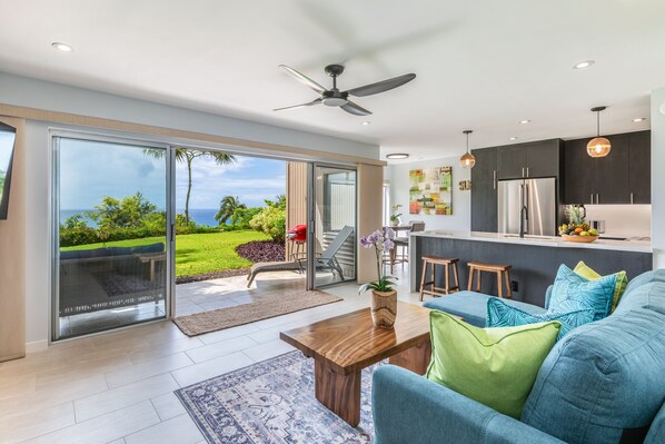 Een televisie, een dvd-speler en een stereo