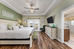 5 bedrooms, desk, iron/ironing board, free WiFi