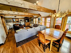 TV, DVD player - Perfect location in Crested Butte; walking distance to Elk Ave! (Crested Butte)