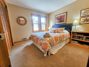 3 bedrooms, free WiFi, bed sheets - Perfect location in Crested Butte; walking distance to Elk Ave! (Crested Butte)