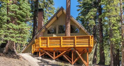 Chalet #22, Stunning Slope Side Ski in Ski Out