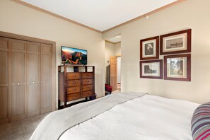 2 Schlafzimmer, Schreibtisch, Bügeleisen/Bügelbrett, kostenloses WLAN