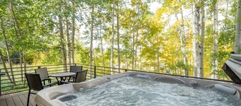 Ski in/Ski out Village Creek condo in the Mountain Village Core.  Make your life easy!