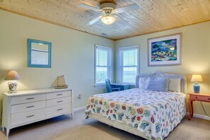 3 makuuhuonetta, työpöytä, silitysrauta/-lauta, ilmainen Wi-Fi