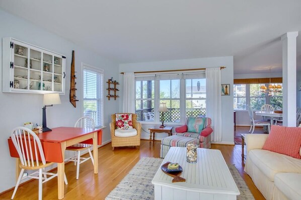 Téléviseur, jeux vidéo, bureau