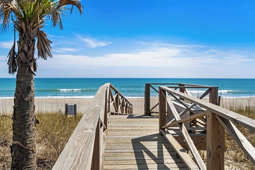 Nicely furnished downstairs villa; that opens to a porch overlooking the ocean