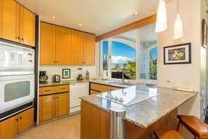 Fridge, microwave, oven, stovetop - Hidden Gem! Beautifully upgraded, Top floor! Palms at Wailea 2106 (Kihei)
