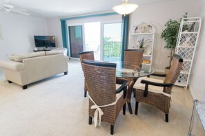 Televisión, reproductor de DVD y estéreo 