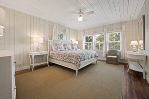 8 bedrooms, WiFi, bed sheets - Eclectic Creek Front Retreat (Georgetown)
