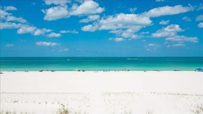 Una spiaggia nelle vicinanze
