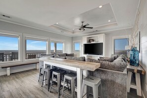 TV - The Good Stuff: 5  BR, 3  BA House in Port Bolivar, Sleeps 15 (Port Bolivar)